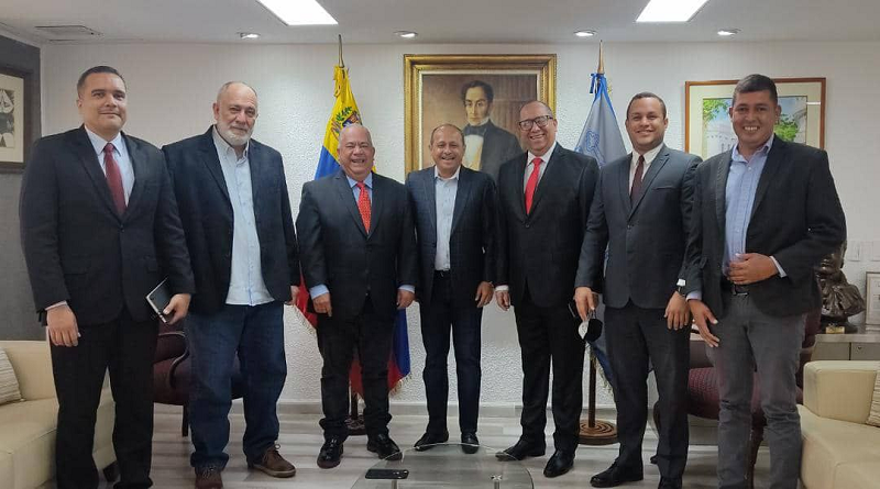 Contralor de la República entrega a AN proyectos de reforma de leyes contra la corrupción y CGR