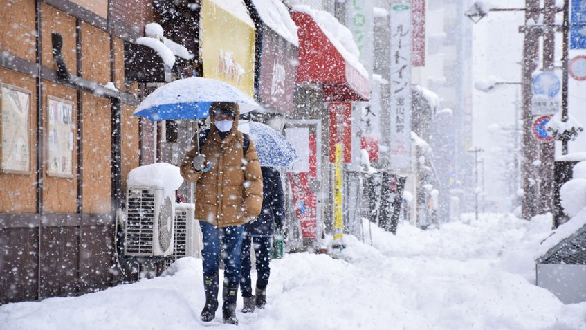 Temporal de nieve en norte de Japón interrumpe vuelos y trenes