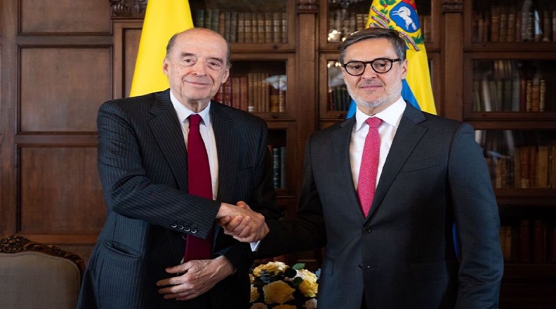 Embajador Félix Plasencia entrega cartas credenciales a canciller de Colombia
