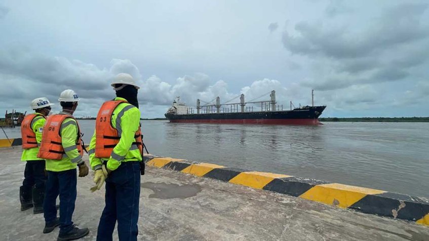 Arribó a muelle de Monómeros buque cargado con 16 mil toneladas de urea