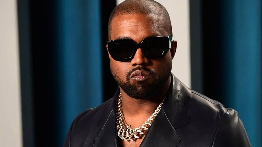 Kanye West protagoniza el desfile de Balenciaga caminando sobre el fango