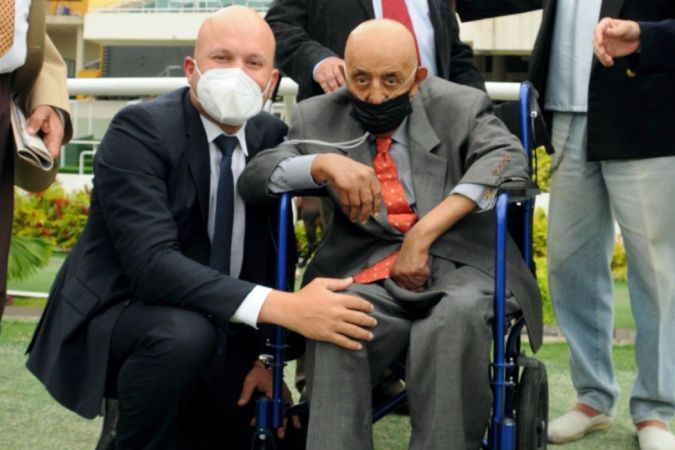 Falleció el narrador hípico Virgilio Decán «Aly Khan»