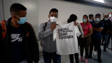 Regresaron a Venezuela desde Panamá 62 migrantes en vuelo de Conviasa