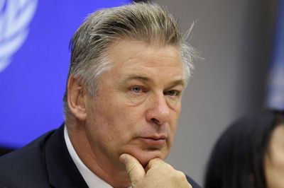 Alec Baldwin presentó demanda por caso de trágica muerte durante rodaje