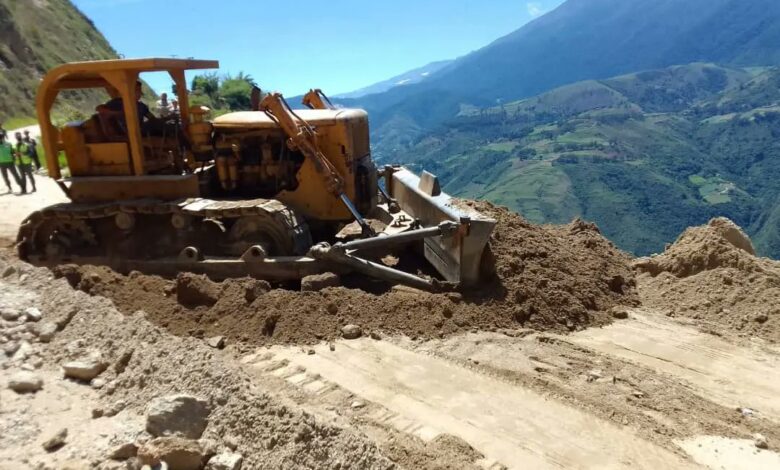 Gobernador Jehyson Guzmán desplegó maquinarias en puntos afectados por lluvias en Mérida