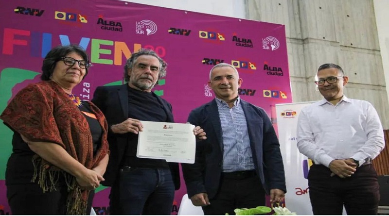 Filven | Poeta Javier Bosch ganó la V edición de la Bienal Juan Beroes