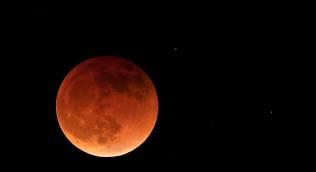“Luna de Sangre” se pudo ver en varios países del mundo