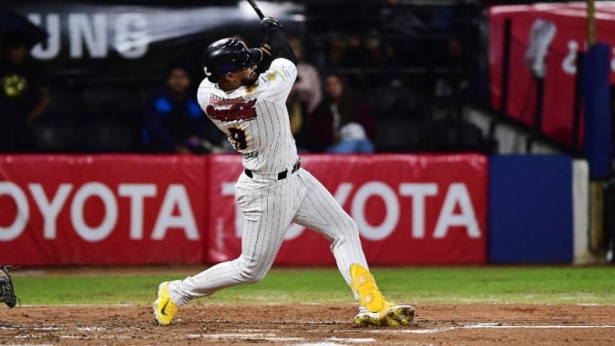 Leones del Caracas en primer lugar de la tabla