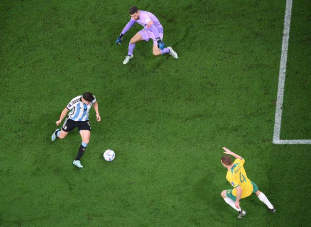 Era el partido mil de Lionel Messi y él se encargó de hacerlo inolvidable | Argentina ganó 2-1 a Australia y clasificó a los cuartos de final
