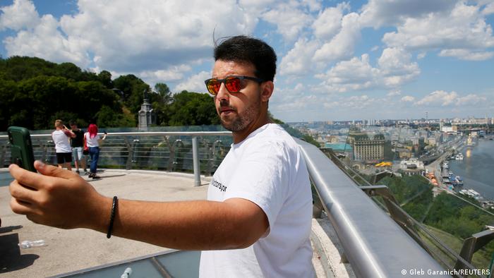 Joven muere en Tailandia al caer del tren de la muerte por hacerse «selfie»