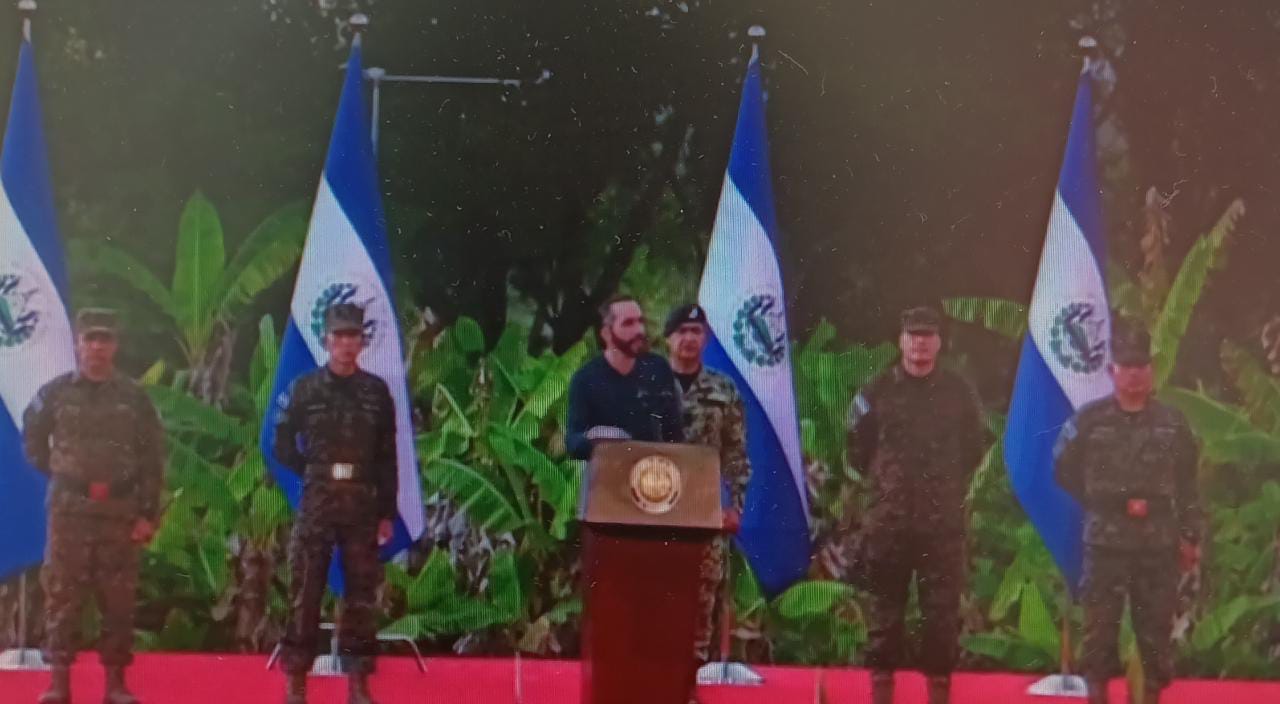 Bukele anunció «cercos en grandes ciudades» para «extraer a los pandilleros» que quedan