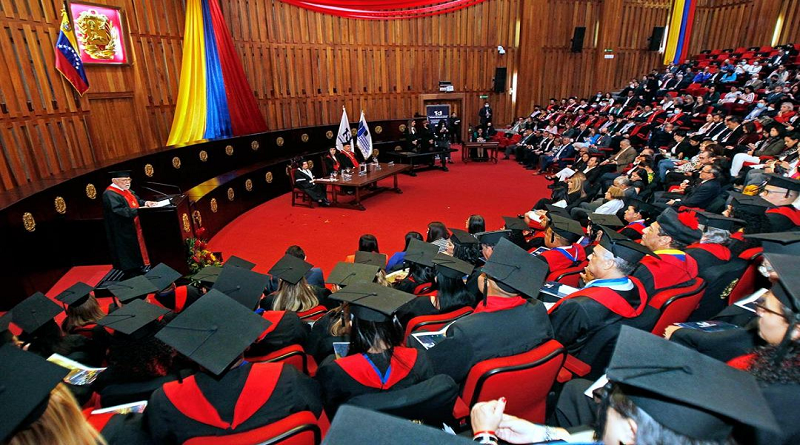 Más de 50 profesionales judiciales recibieron títulos de magíster y especialización en el TSJ