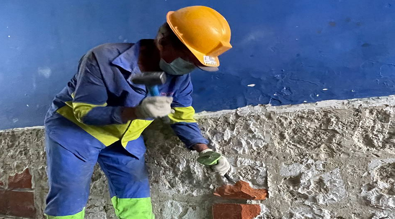 Trabajos de reparación en la parroquia San Agustín son supervisados