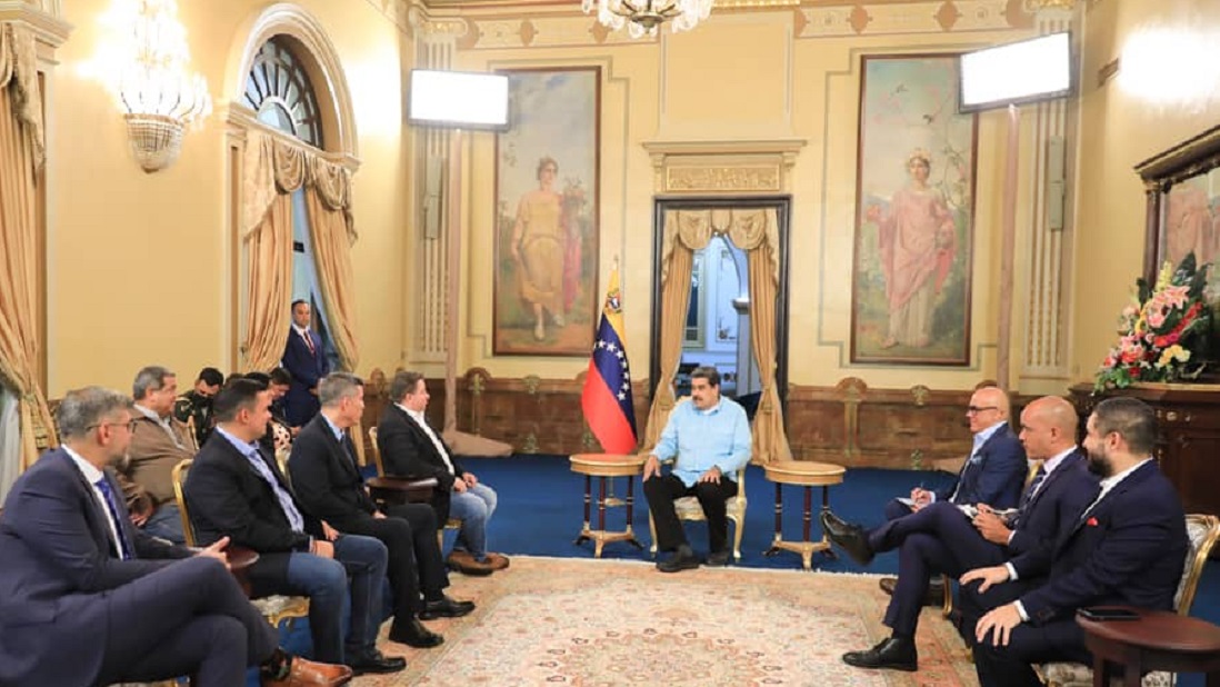 Presidente Nicolás Maduro se reunió con dirigentes del partido opositor Fuerza Vecinal