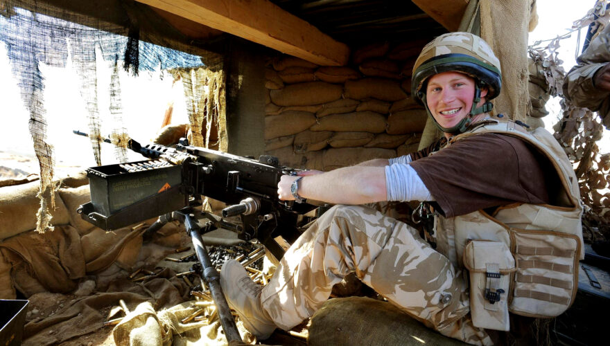 Líderes afganos enfrentan al príncipe Harry tras confesar que mató a 25 talibanes