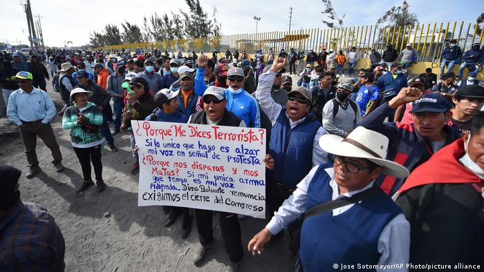 Perú | Protestas contra el gobierno reinician con bloqueo de vías