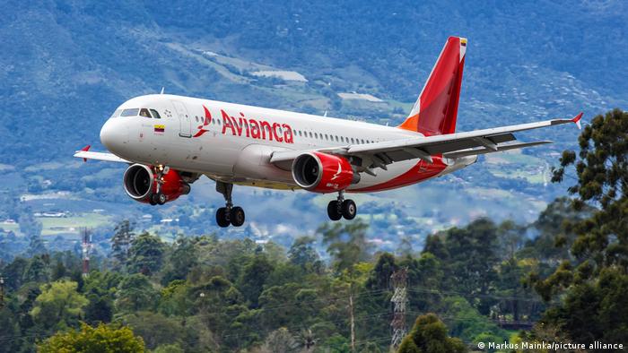 Hallan cadáveres de dos jóvenes en tren de aterrizaje de un avión de Avianca que llegó a Bogotá