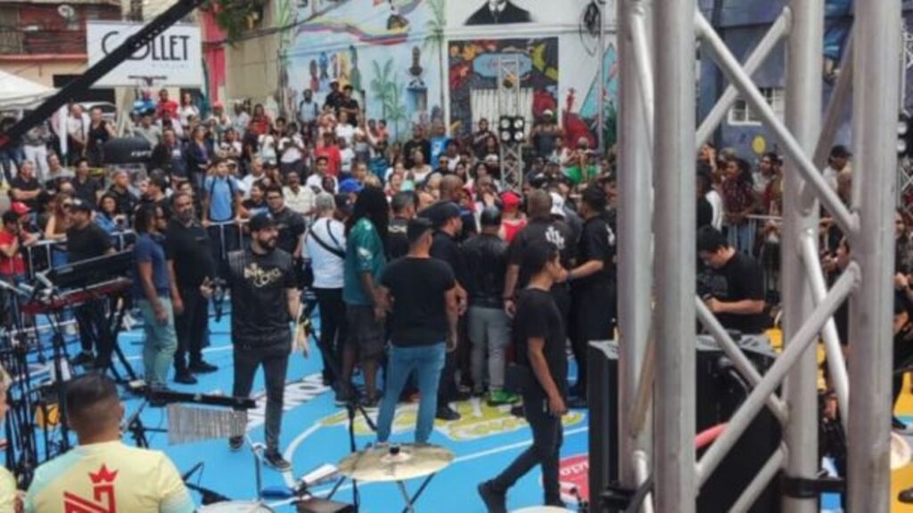 El cantante Nacho fue abucheado y expulsado de San Agustín