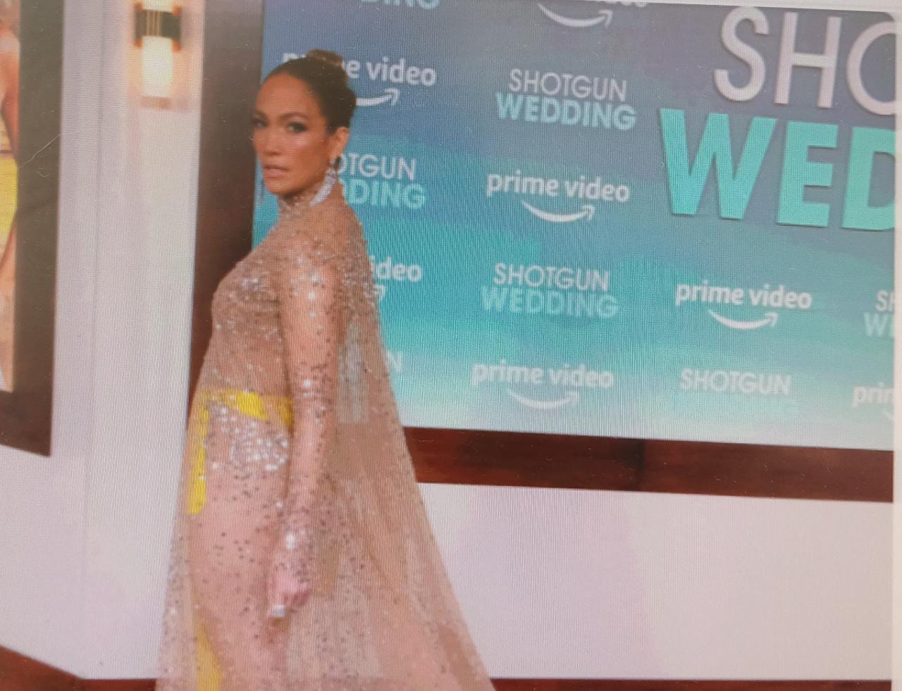 Jennifer López impresionó en la alfombra roja con un vestido ‘efecto desnudo’