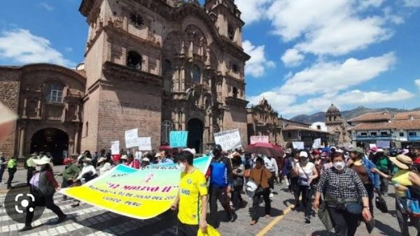 Perú | Avanza marcha hacia Lima para exigir renuncia de la presidenta Boluarte