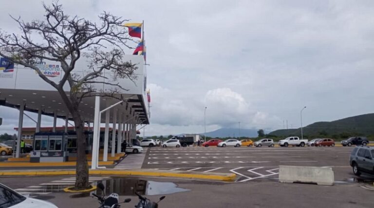 Colombia y Venezuela flexibilizan paso libre de vehículos en la frontera