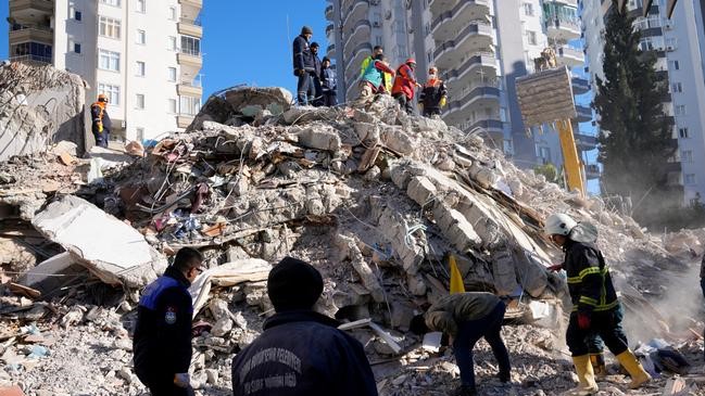 Erdogan declaró estado de emergencia en provincias azotadas por terremoto