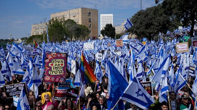 Israelíes protestaron contra reforma judicial