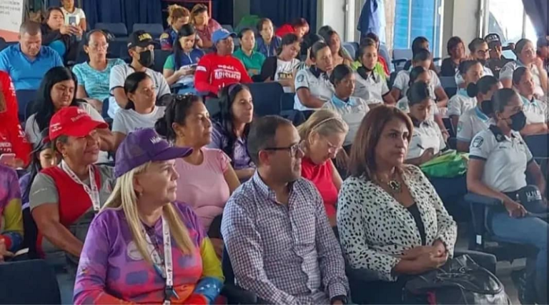 Ministra Diva Guzmán encabezó encuentro con lideresas y movimientos estudiantiles