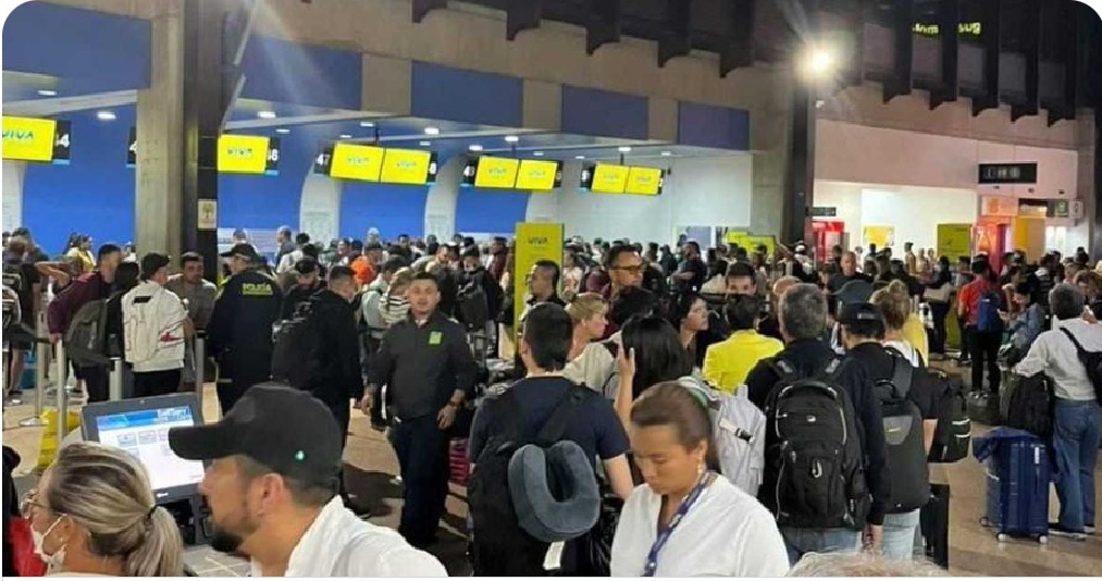 Caos en aeropuertos por la suspensión de vuelos de Viva Air