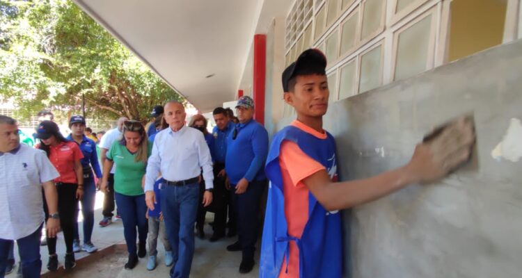 Gobernador del Zulia Manuel Rosales: comunidades son fundamentales para la recuperación