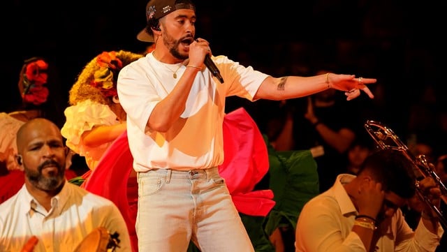 Bad Bunny recibirá premio honorífico de GLAAD