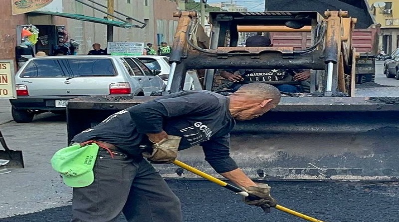 Supervisan asfaltado en la parroquia Santa Rosalía de Caracas