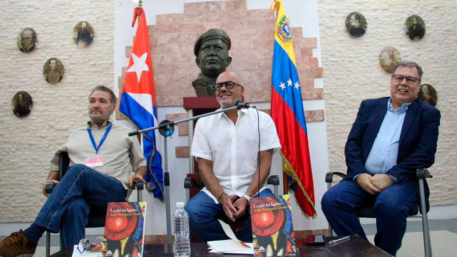 Jorge Rodríguez presentó su obra «La Piel del Lagarto» en la Feria Internacional del Libro de La Habana