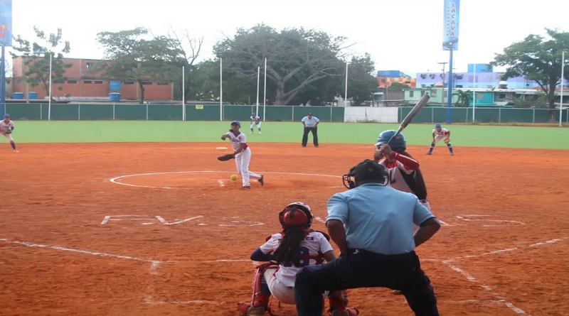 Lara y Carabobo jugarán la final del nacional de softbol femenino U15