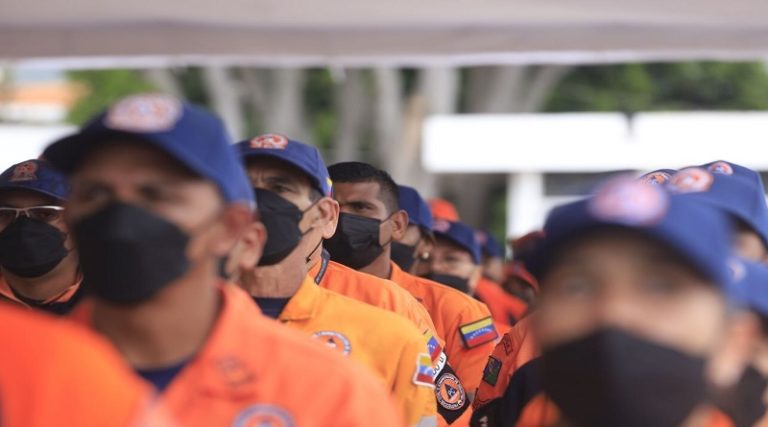 Funcionarios son condecorados por acción humanitaria en Türkiye y Siria