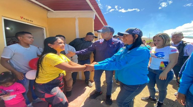 Gobernadora del estado Aragua entregó 50 viviendas en el urbanismo «La Gran Villa»
