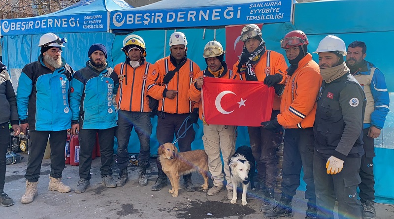 Rescatistas turcos agradecen a brigadistas venezolanos de la Fuerza de Tarea Humanitaria Simón Bolívar