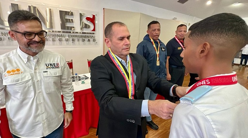 UNES celebró aniversario formando más de 168 mil profesionales en 14 años