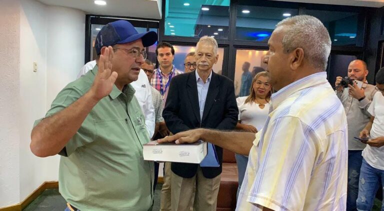 Gobernador de Barinas juramentó a Rafael Olivo como nuevo presidente del Irdeb