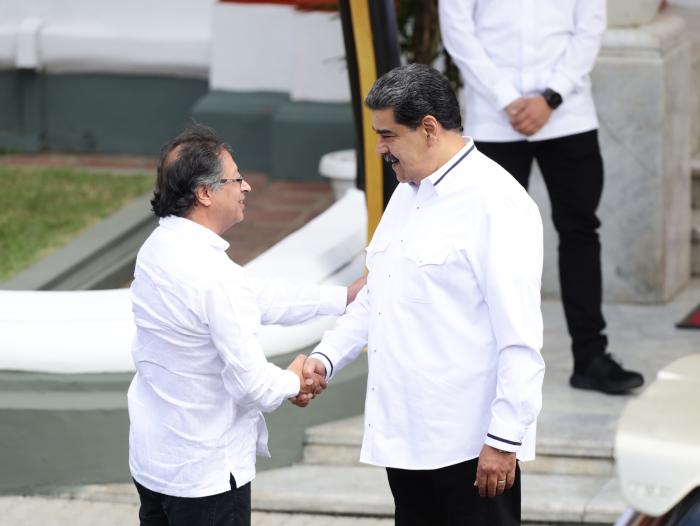 Nicolás Maduro recibió al presidente Petro en la Casona Cultural Aquiles Nazoa