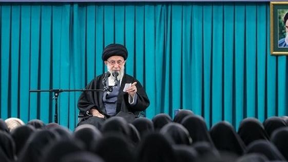 Líder supremo de Irán condenó el envenenamiento de niñas en centros educativos femeninos