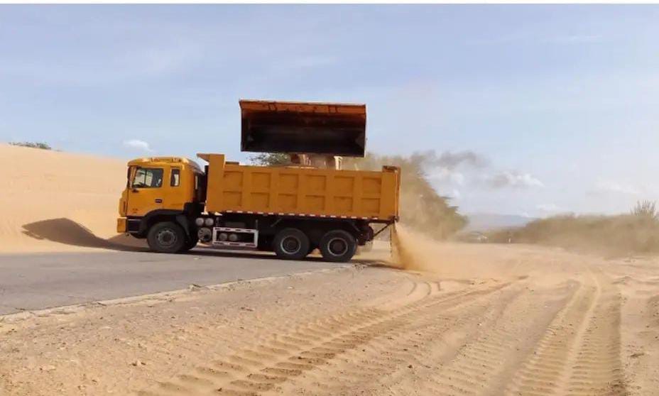 Despeje de dunas continúa en la Coro- Punto Fijo