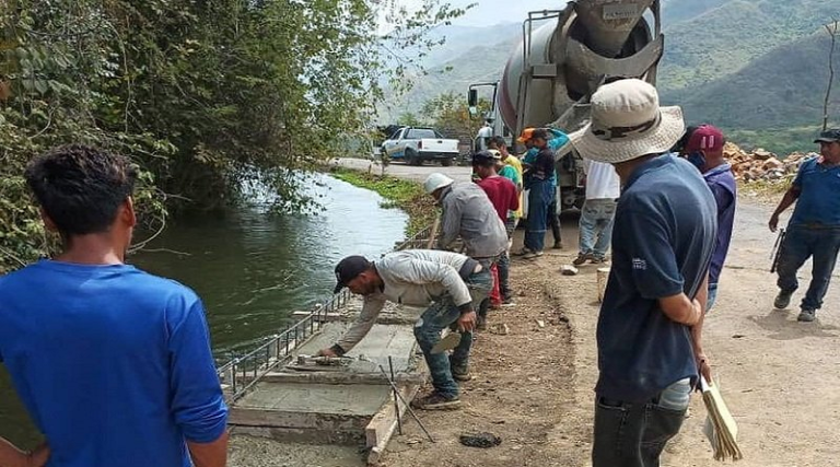 Siguen labores de reconstrucción del muro de contención en Canal de Caratal de Anzoátegui