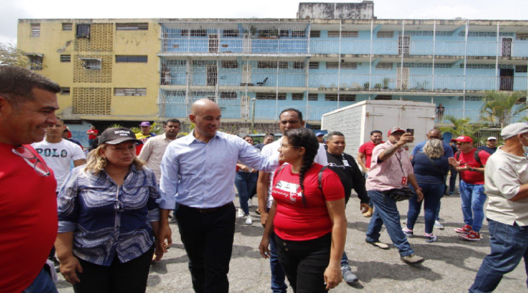 Entregan financiamientos a 14 consejos comunales de Guarenas