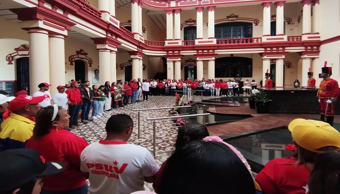Falcón rindió tributo a Hugo Chávez en el Cuartel de la Montaña