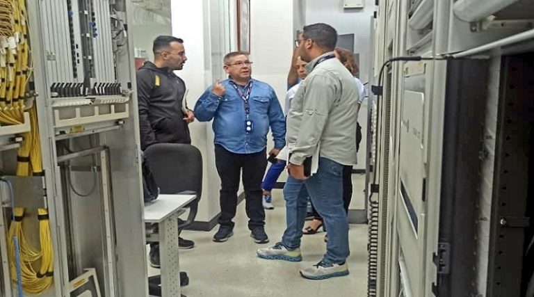 Coordinan alianzas para proveer conexión de Internet de alta velocidad en el país