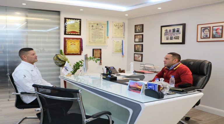 Evalúan planes para fortalecer el sector aéreo en el país