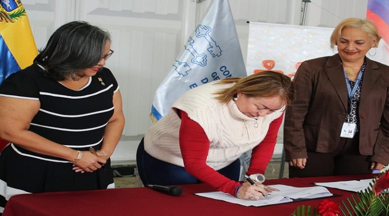 Unatur firmó convenio con el Instituto de Altos Estudios de Control Fiscal