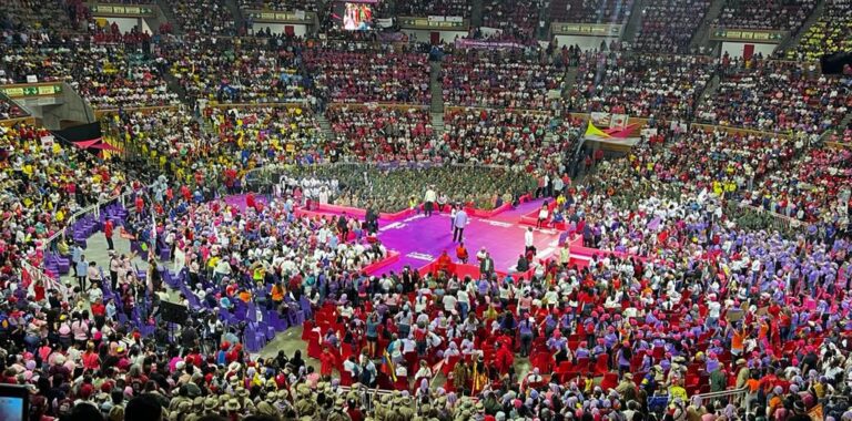 Con un llenazo en el Poliedro de Caracas, más de 10 mil personas acompañaron al Pdte Nicolás Maduro y Cilia Flores en acto por el día de la Mujer