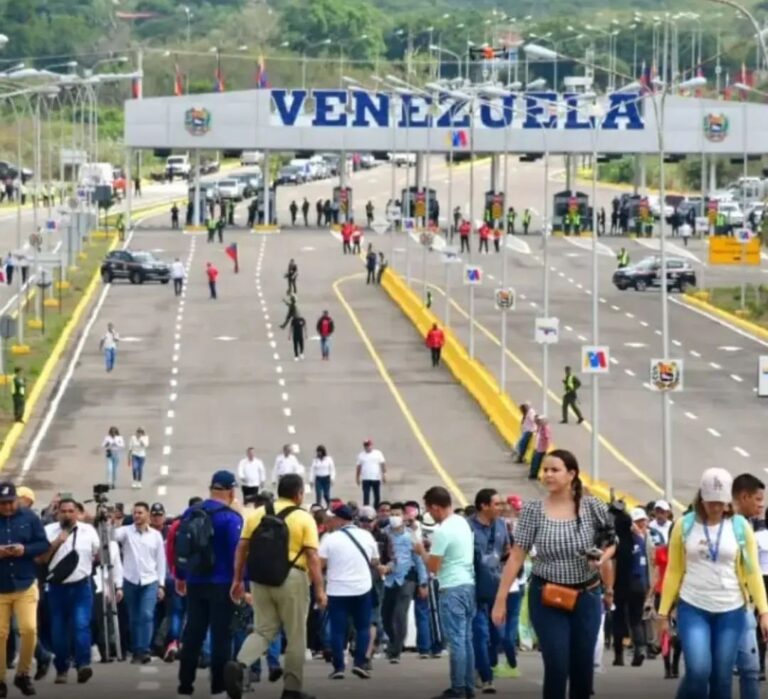 De unos 6.500 pesos es el impuesto para sellar pasaporte al salir del Táchira